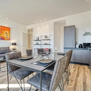 Superbe 3 Pièces: Beachfront Luxury With Festival Access Apartment