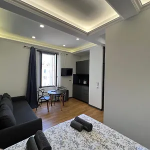 Newly Renovated Luxury In The Center Of Apartment