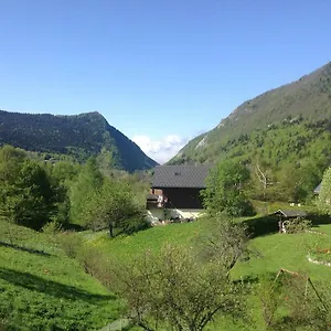 https://gte-le-wallis.hotels-rhonealpes.com